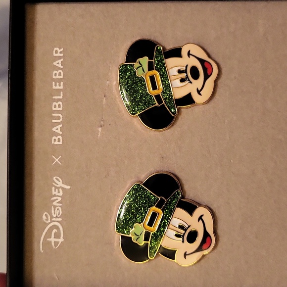 Mickey Shamrock ☘️ top hat earrings - Picture 1 of 1
